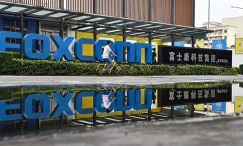 China Pulls Tech Workers From India – To Slow Apple Production Shift?