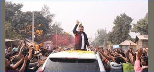 शक्ति, स्वार्थ र नयाँ शक्तितिरको भीड