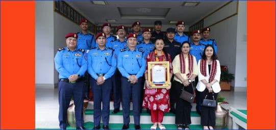 प्रहरी महानिरीक्षक दान बहादुर कार्कीद्वारा सम्मान