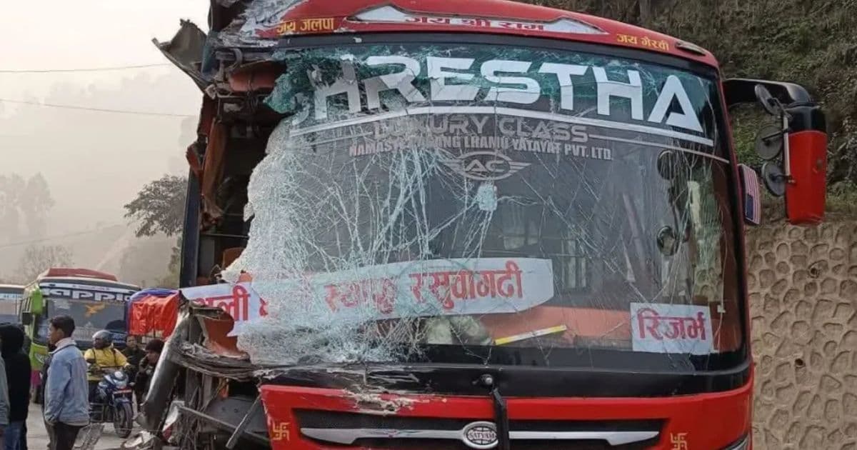 दुईवटा यात्रुवाहक बस ठाेक्कियाे १ जनाकाे मृत्यु