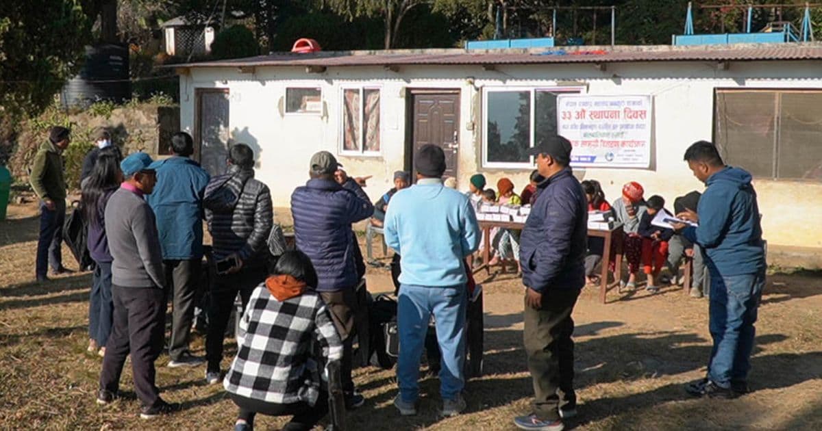 महासंघद्वारा अनाथ बालबालिकालाई फलफूल र स्टेशनरी वितरण