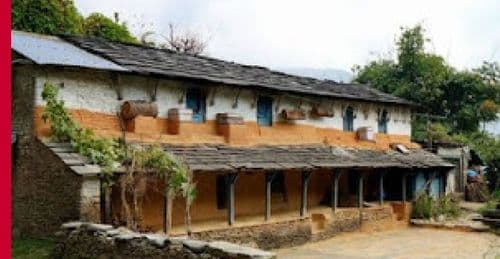 पाहुना आउदा घरको ढोका
खोल्ने कोही छैन