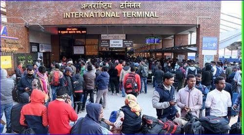 युवा निकासी हुने कि हस्तक्षेप गर्ने ?