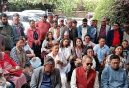 राप्रपा राष्ट्रिय झण्डा बोकेर
आन्दोलनमा होमिनु पर्ने