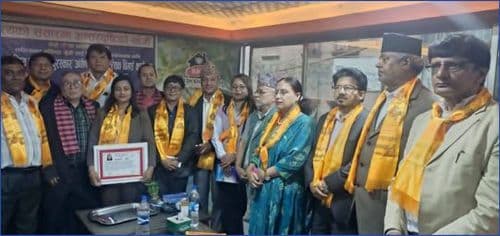 साहित्यकार खगिन्द्रा खुसीलाई – रूपान्तरण राष्ट्रिय आख्यान पुरस्कार प्रदान