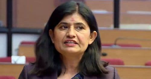 नव नियुक्त सामान्य प्रशासन मन्त्री न्यौपानेले  शपथ ग्रहण गर्दै