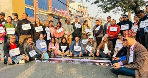 अराजकता र हिंसालाई निरुत्साहित गर्न नागरिक समाजकाे धर्ना