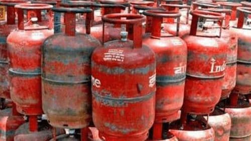 पेट्रोलियम पदार्थ र ग्यासको अभाव देखिन थाल्याे