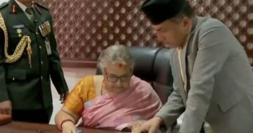 नव नियुक्त प्रधानमन्त्री कार्कीद्वारा पदभार ग्रहण
