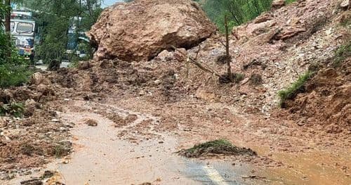 पहिरोका कारण दमौली–डुम्रे सडक खण्ड अवरुद्ध