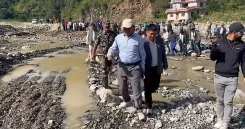 क्षति ग्रस्त सडक अनुगनमा मन्त्री घिसिङ