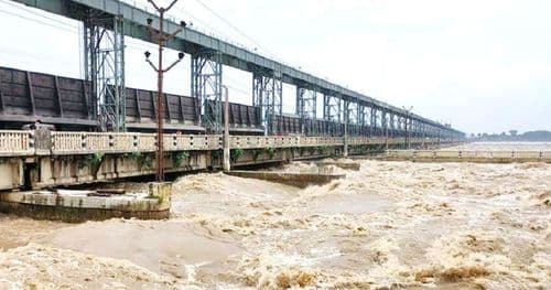 सप्तकोसीमा पानीकाे बहाव उच्च ३८ ढोका खाेलियाे