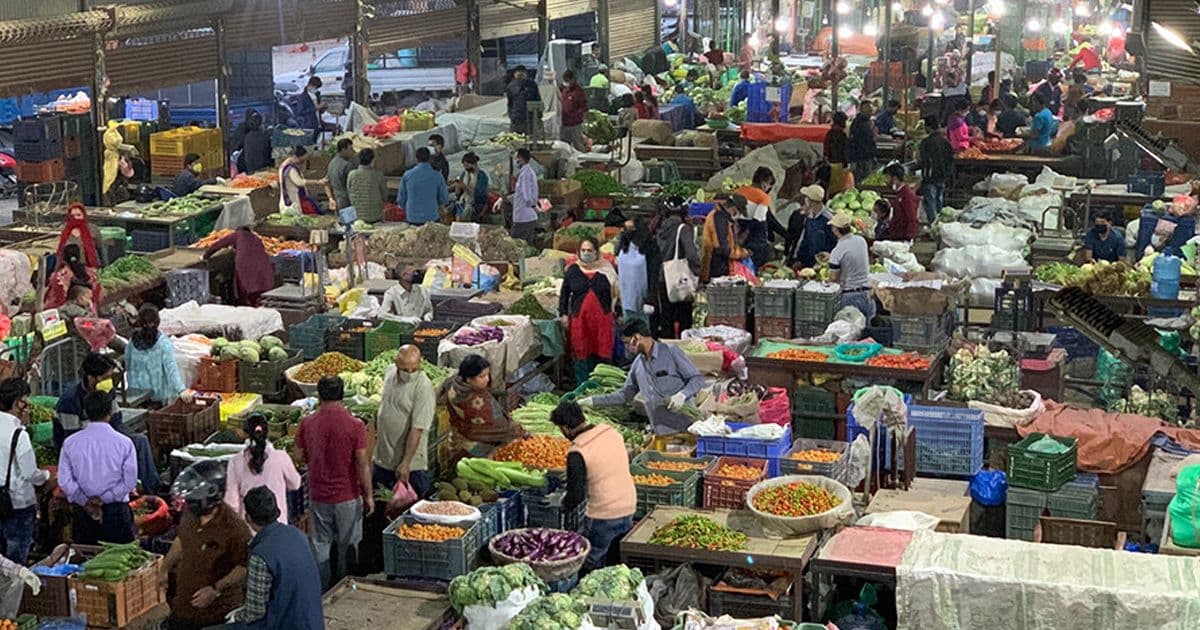 आजका लागि फलफूल तथा तरकारीकाे थाेक मूल्य कति ?