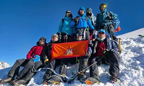 चुलु फार ईस्ट हिमालमा फहरायो सशस्त्र प्रहरीले झण्डा