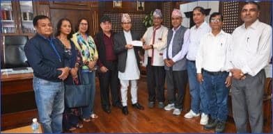रसुवा बाढीपीडितका लागि डिप्लोमा इन्जिनियर्स एशोसियसनको सहयोग, अर्थसचिवलाई हस्तान्तरण