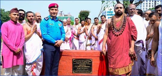 जगद्गुरू शंकराचार्य श्री श्री विधुशेखर भारती सान्निधानम्बाट नेपाल प्रहरी प्रधान कार्यालयको अवलोकन भ्रमण सम्पन्न