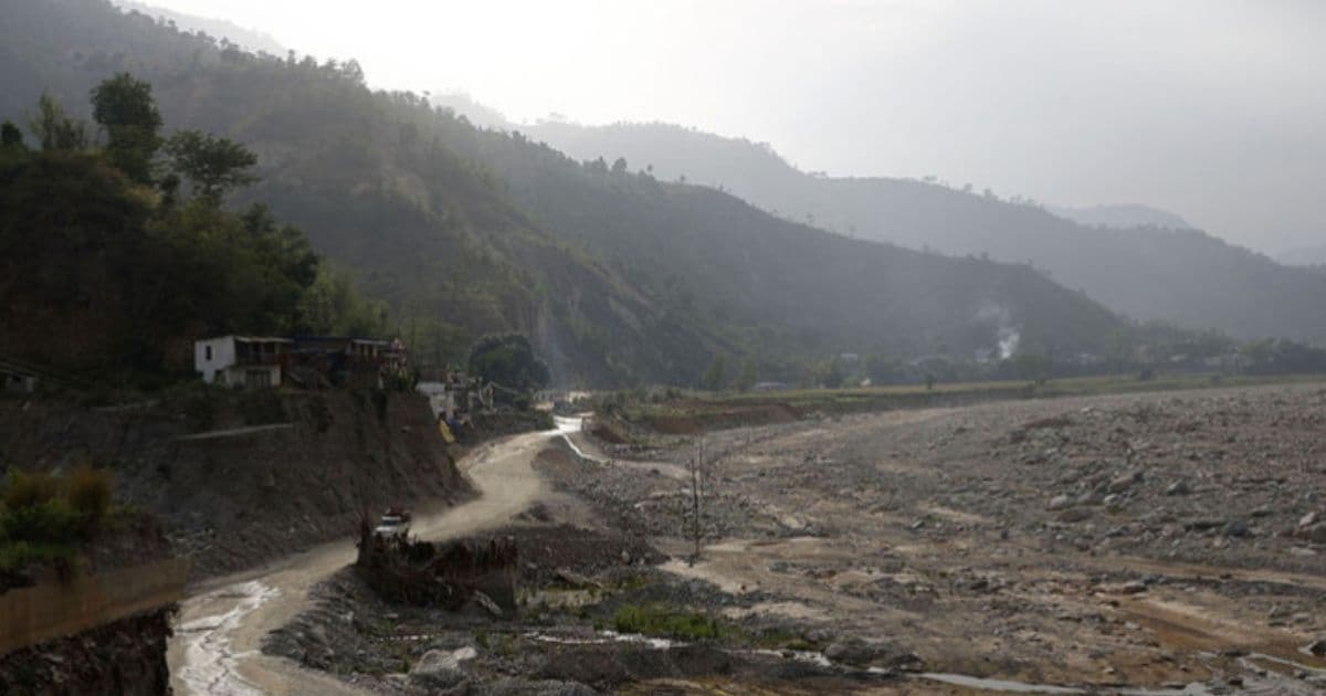 वर्षाका कारण बीपी राजमार्ग अवरुद्ध