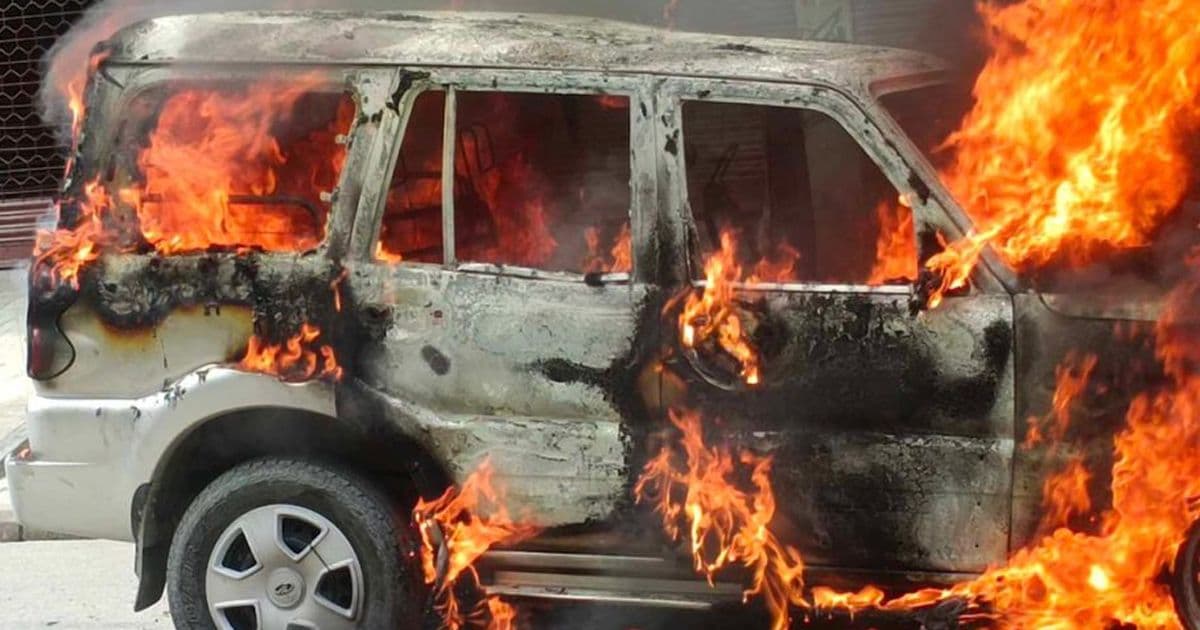 विद्यार्थीले मोरङमा सरकारी गाडी जलाए