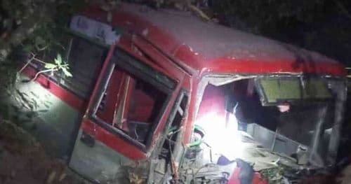 पिकनिकबाट फर्किंदै गरेकाे बस दुर्घटना ४ जनाको मृत्यु, ३१ जना घाइते