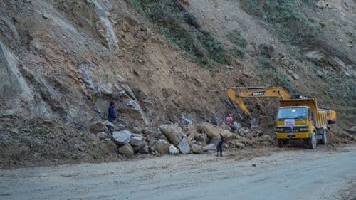 धुलिखेल–खावा सडकखण्डमा स्तरोन्नति सुरु