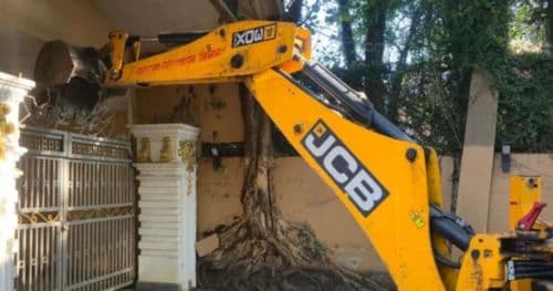 स्काउटको जग्गामा बनाएको संरचनामा महानगरकाे डोजर