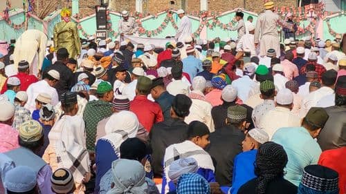 इस्लाम धर्मावलम्वीहरूले इद उल फित्र मनाइँदै