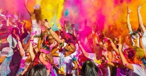 हाेली पर्व मनाइँदै