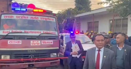 सडककाे खाल्डाखुल्डी पुर्न ‘सडक मर्मत एम्बुलेन्स’