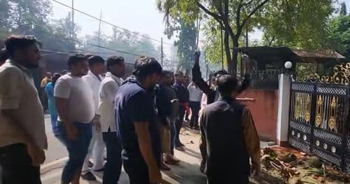 मधेश प्रदेश प्रमुखको कार्यकक्षमा तोडफोड