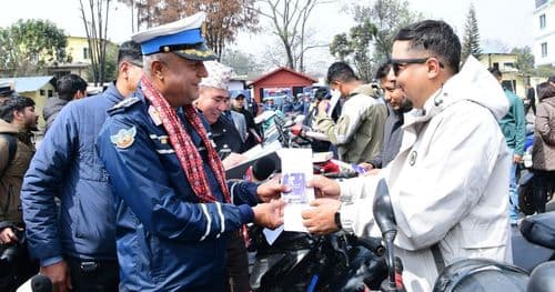 ट्राफिक प्रहरीले चाेरिएका ५३ सवारी साधन सम्बन्धित धनीलाई बुझायाे